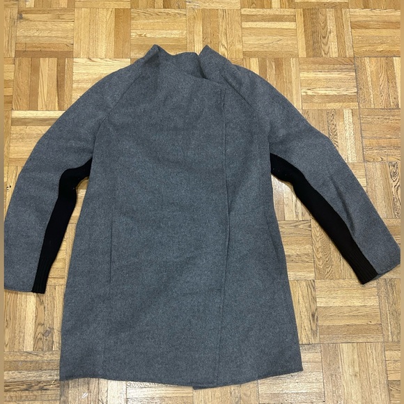 Vince sweater/coat size small - Picture 2 of 7